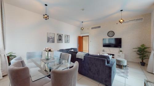 MP12 Luxurious 2BR in Marina Pinnacle Tower — 4-Star Luxury Hotel in Dubai, United Arab Emirates