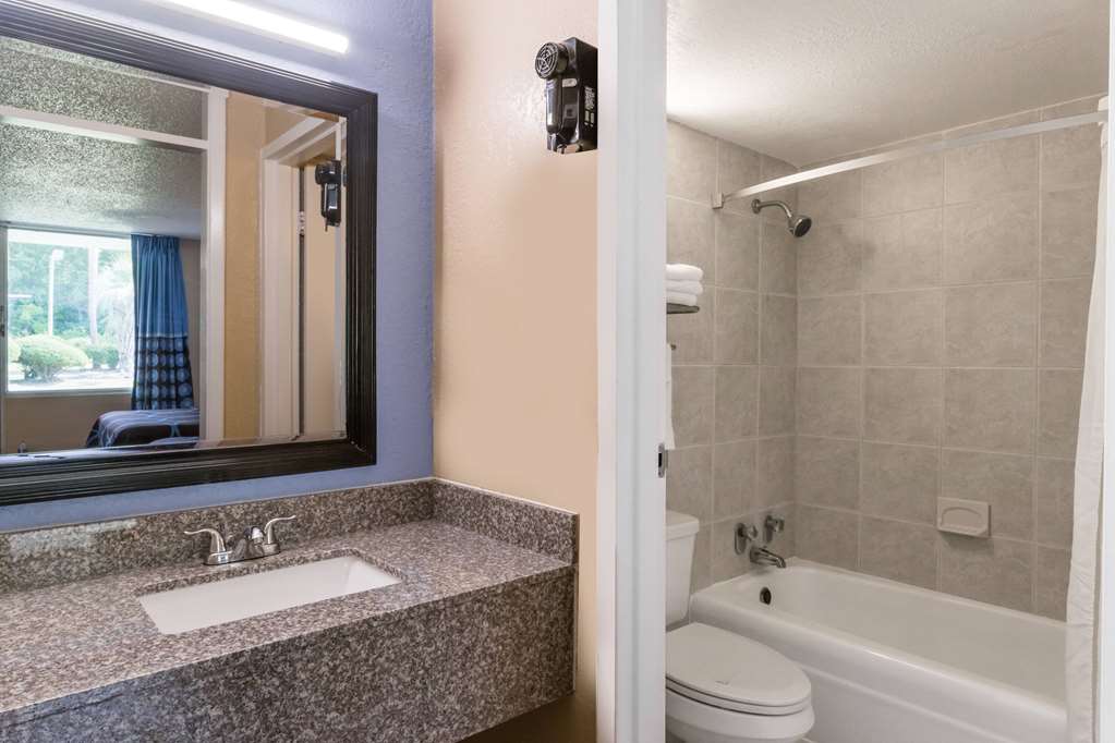 Super 8 by Wyndham Hardeeville Savannah North - photo 8