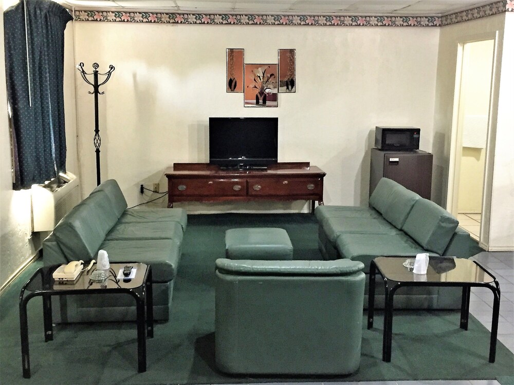 Economy Inn Lawton - photo 17