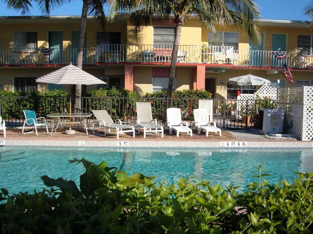 Hideaway Waterfront Resort & Hotel - photo 40