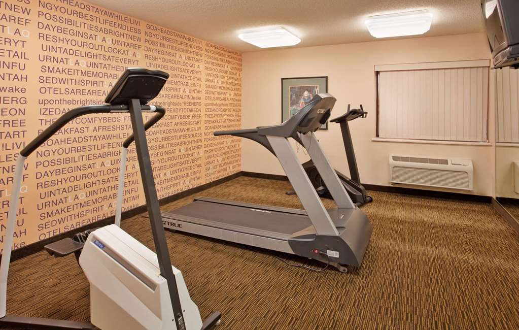 La Quinta Inn & Suites by Wyndham Des Moines West Clive - photo 31