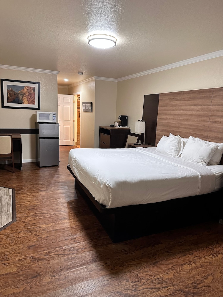 Beachwalker Inn and Suites - photo 14