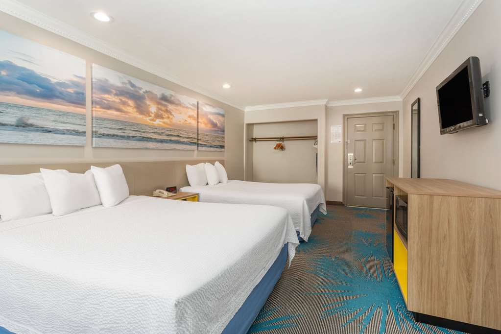 Days Inn by Wyndham Santa Monica - photo 51