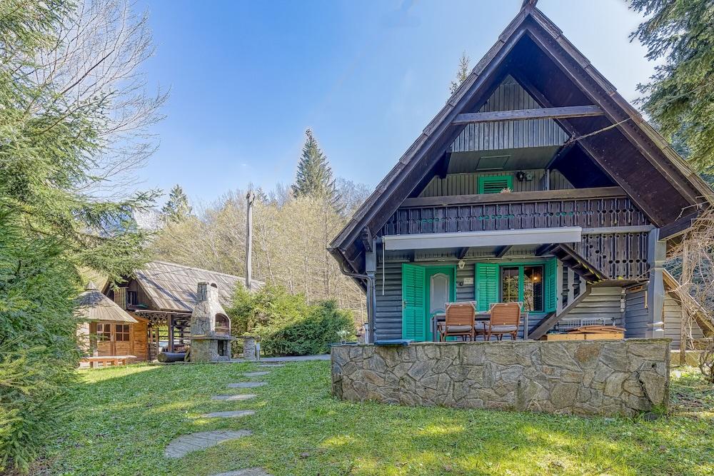Fani's Riverside Cottage Happy Rentals — 4-Star Luxury Hotel in Kostel, Slovenia