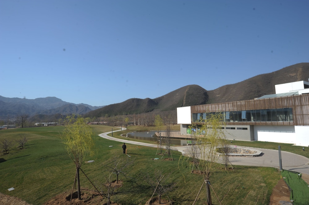 The Valley Hotel & Resort — 4-Star Luxury Hotel in Beijing, People's Republic of China