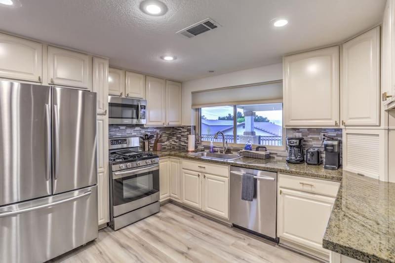 vegas saltwater a luxury pool villa with 5BR Spa wet deck on a half acre lot