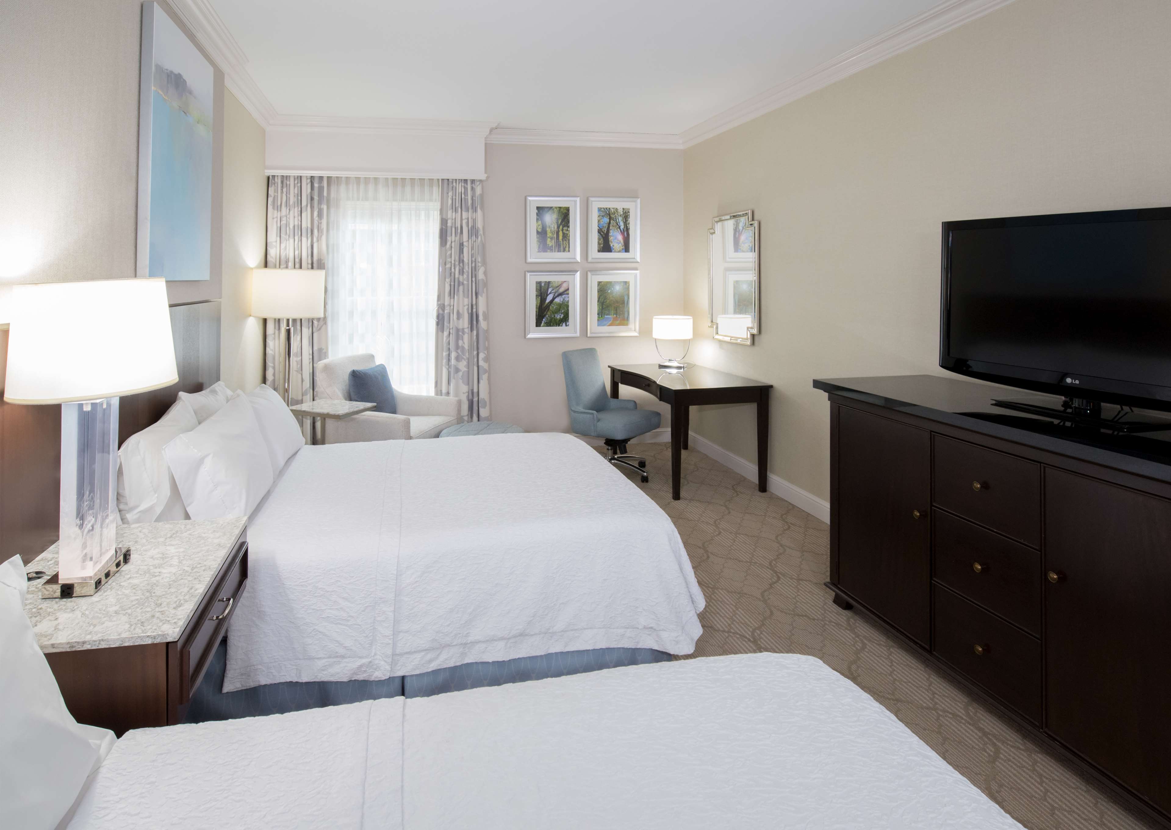 Hampton Inn & Suites Charlotte SouthPark at Phillips Place - photo 39
