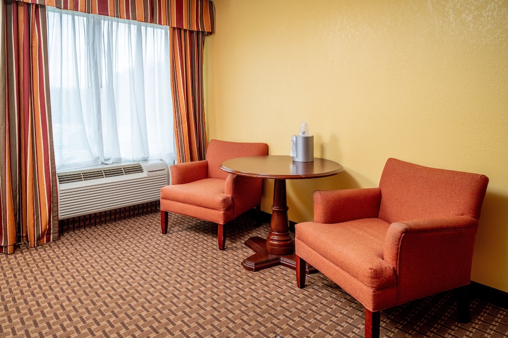 Holiday Inn Express Hotel & Suites Hazard by IHG - photo 27