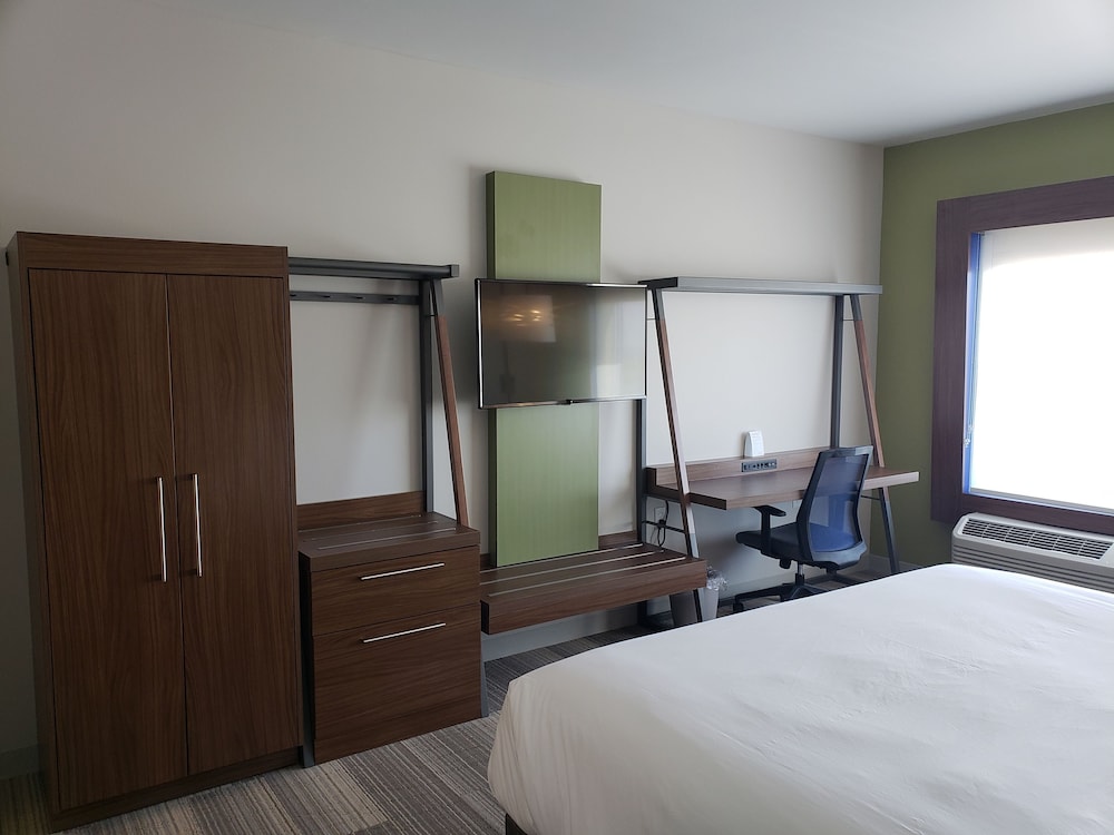 Holiday Inn Express & Suites Brigham City North Utah by IHG - photo 13