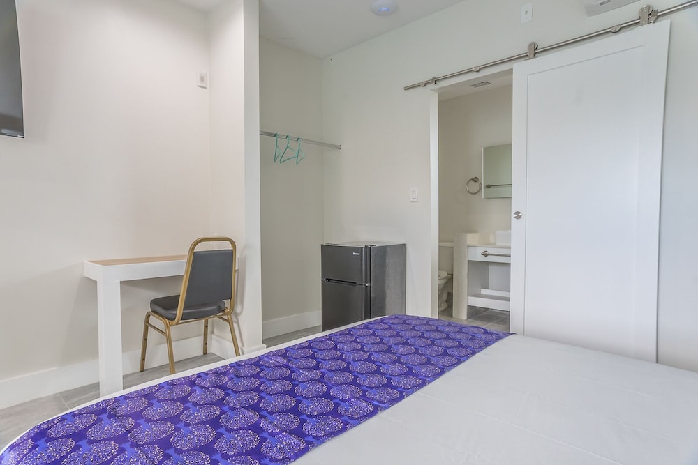 The Biscayne Hotel - photo 8