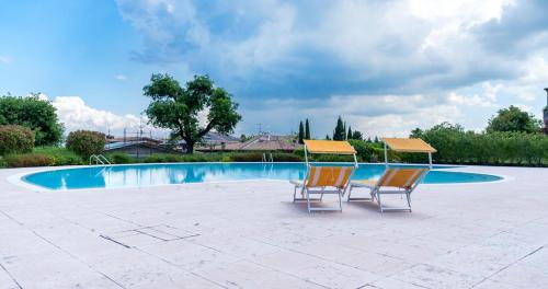 Oleandro Apartment Featuring a Private Garden and Access to 5 Pools — 4-Star Luxury Hotel in Desenzano Del Garda, Italy
