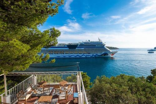 Diamond Sea Vacation House with Private Parking and a Big Terrace over the Sea
