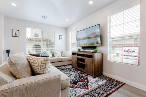 Escondido 1126 sleeps 13 guests 3 bedrooms Xbox one in Washington, United States