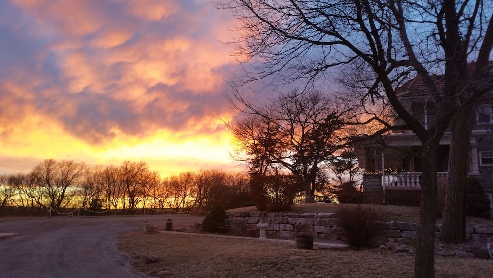 Prairie Creek Inn — hotel in Walton