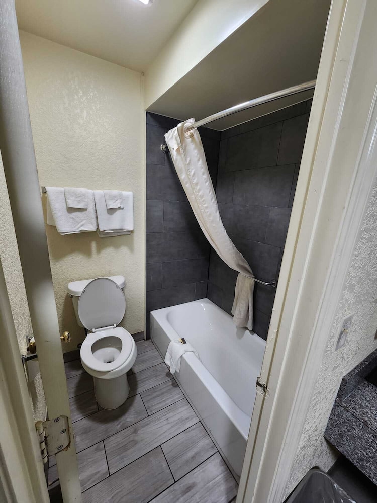 Green Garden Inn - photo 16