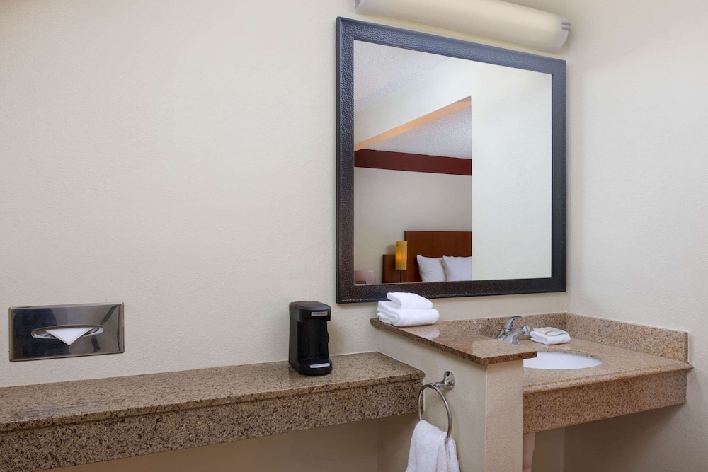 Spark by Hilton Savannah Midtown - photo 69