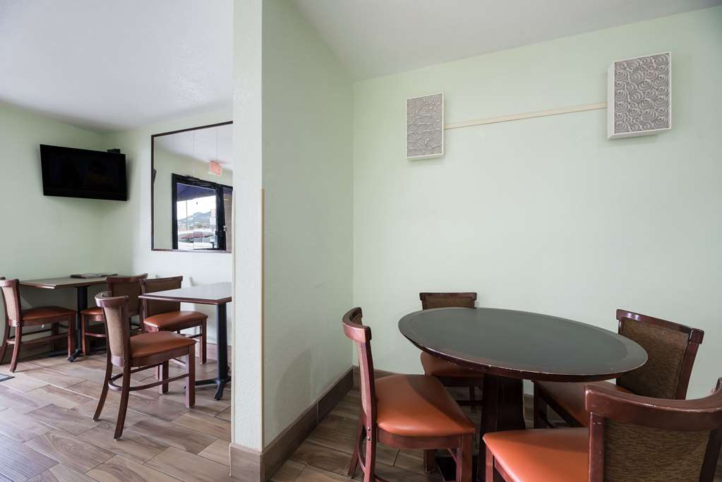 Econo Lodge Inn & Suites Williams Grand Canyon Area - photo 30