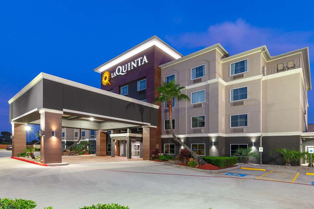 La Quinta Inn & Suites by Wyndham Houston Channelview - photo 6