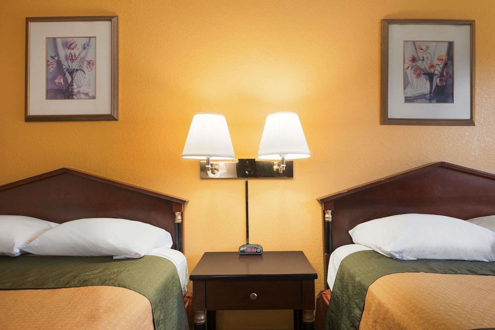 Super 8 by Wyndham Brookville - photo 25