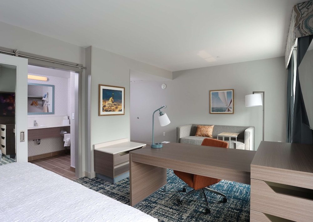 Hampton Inn & Suites Manistee Waterfront - photo 16