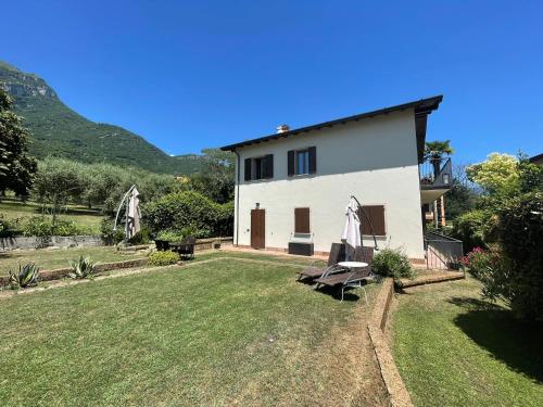 La Bolvedrina Lake Como Villa Apartments Garden & First Floor — 4-Star Luxury Hotel in Tremezzo, Italy