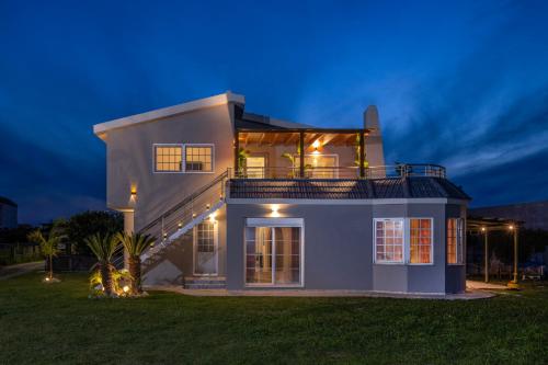 Coral Paradise Luxury Modern Family Villa with Jacuzzi Pool View & Parking in Rhodes Island — 4-Star Luxury Hotel in Kremasti, Greece