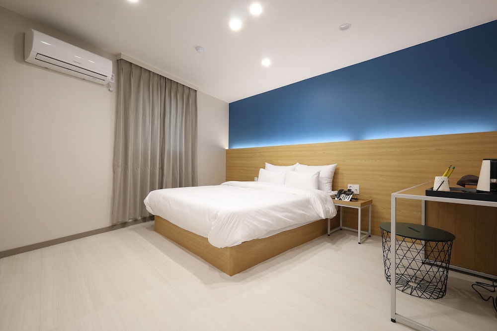 Calm Rest Hotel Gimhae in Kimhae, South Korea