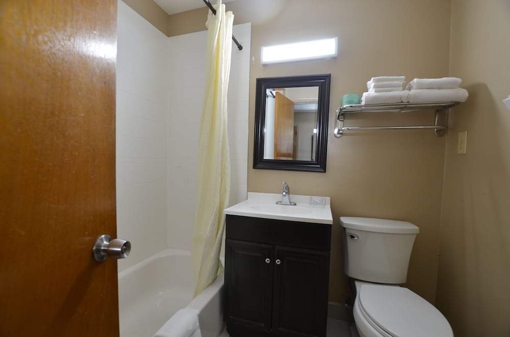 Travelowe's Motel - photo 12