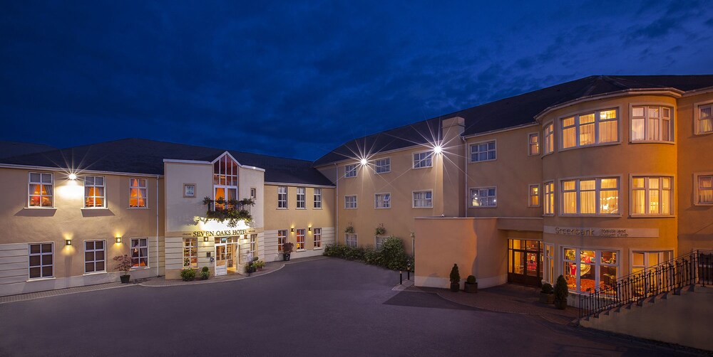 Seven Oaks Hotel — Carlow