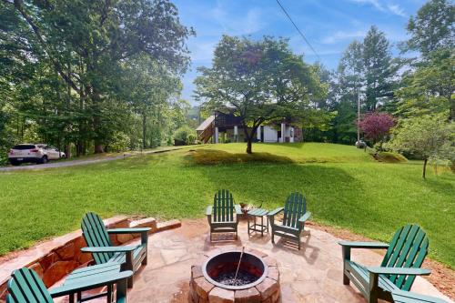 Nostalgic Mountain Retreat in Blue Ridge, United States