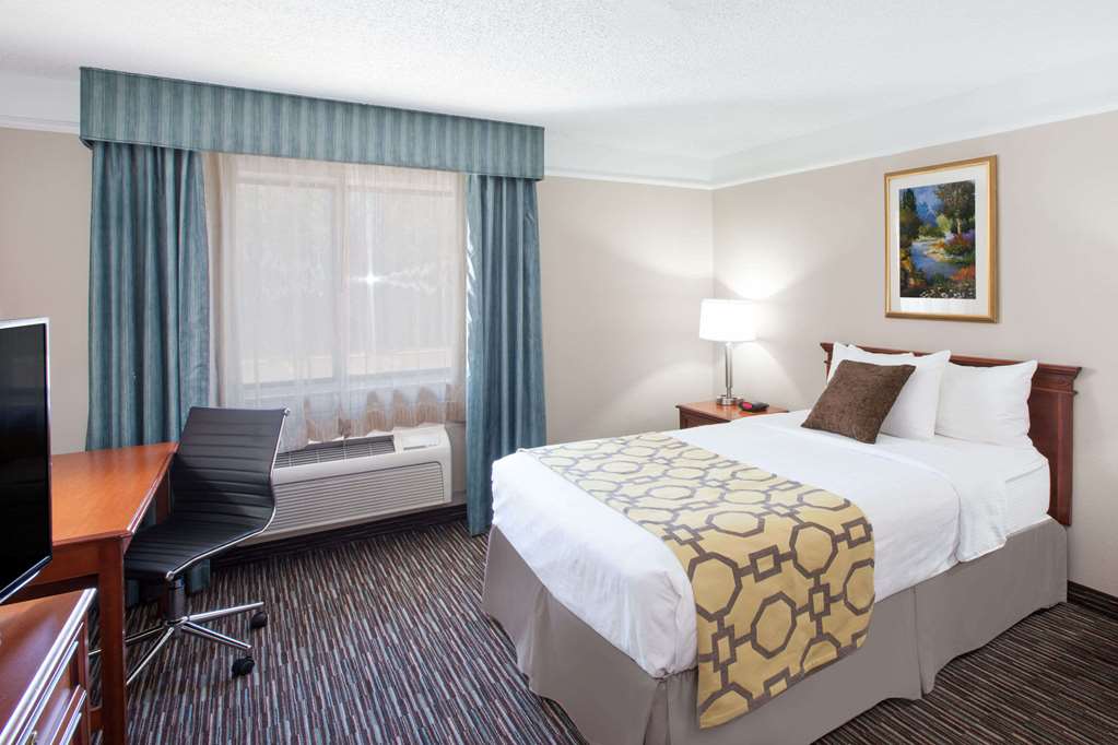 Baymont by Wyndham Texarkana - photo 6