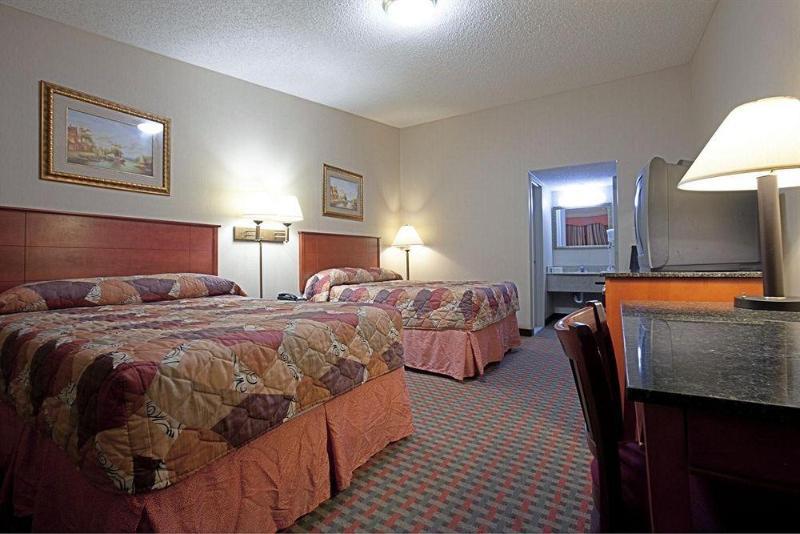 Americas Best Value Inn Smithtown Long Island — Smithtown