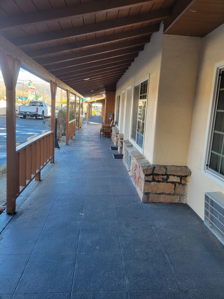 Townhouse Motel - photo 48