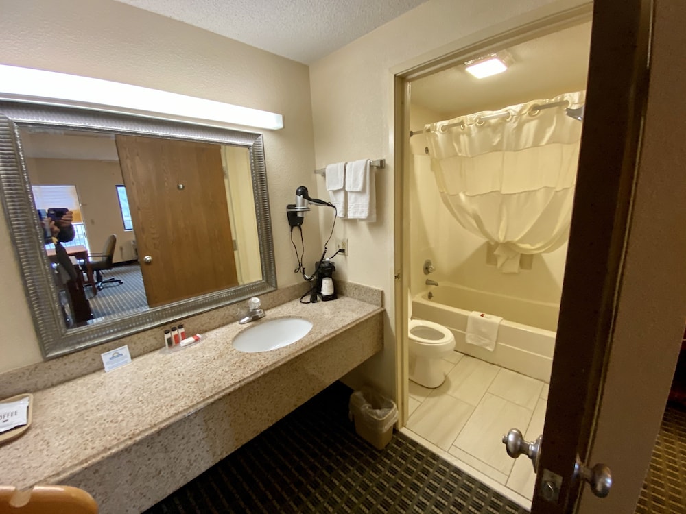 Days Inn by Wyndham Morehead - photo 13