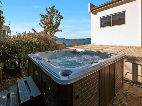 Stunning Lake Views - last minute hotel in Taupo