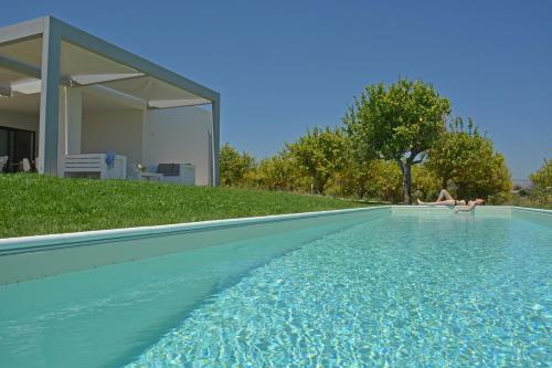 Villa Papeda Tenuta Il Cavaliere D'italia Noto Vista Fronte Mare E Piscina Privata — 4-Star Luxury Hotel in Noto, Italy
