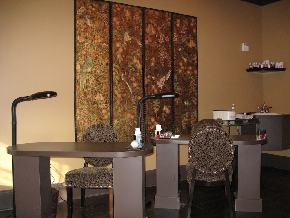 Columbia Gorge Hotel and Spa - photo 10
