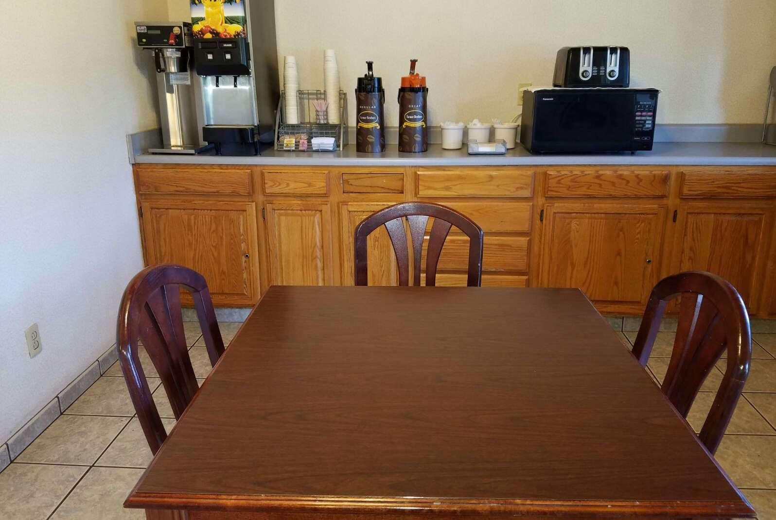 Knights Inn Franklin PA - photo 8