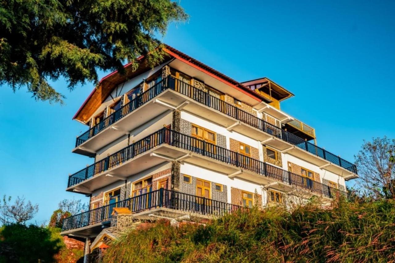 LA Riqueza Kanatal Mountain View Rooms Best Location Amazing Food Close to Jungle Safari & Adventure Activities — 4-Star Luxury Hotel in Tehri, India
