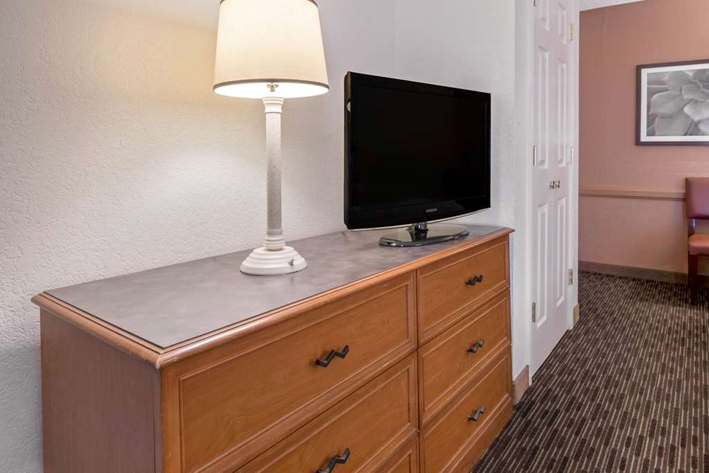 La Quinta Inn by Wyndham San Antonio Market Square - photo 14
