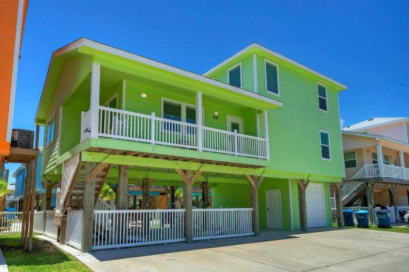Reel Life Dreams by Avantstay Pool Near Beach - photo 29