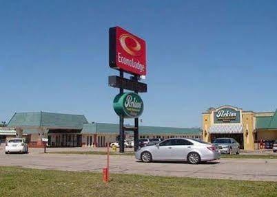 Econo Lodge — Mcpherson — photo 4