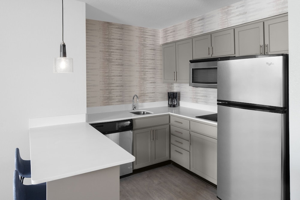 Residence Inn by Marriott Holland - photo 12