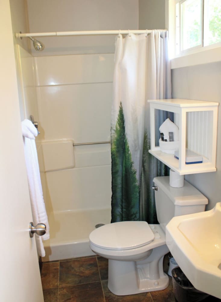 Luzerne Court Motel - photo 14