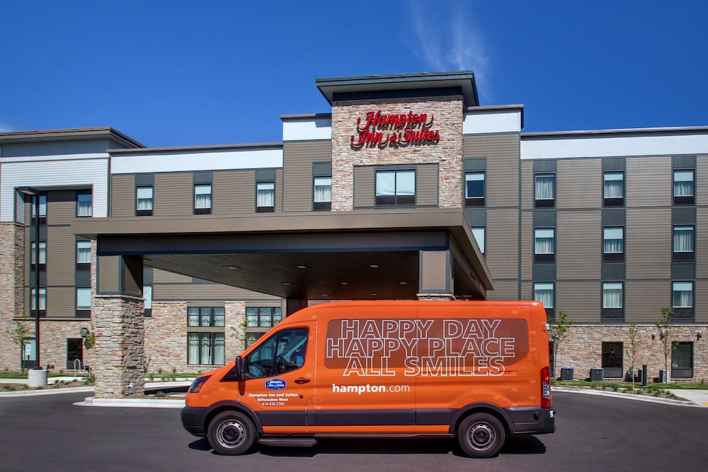 Hampton Inn & Suites Milwaukee West - photo 61