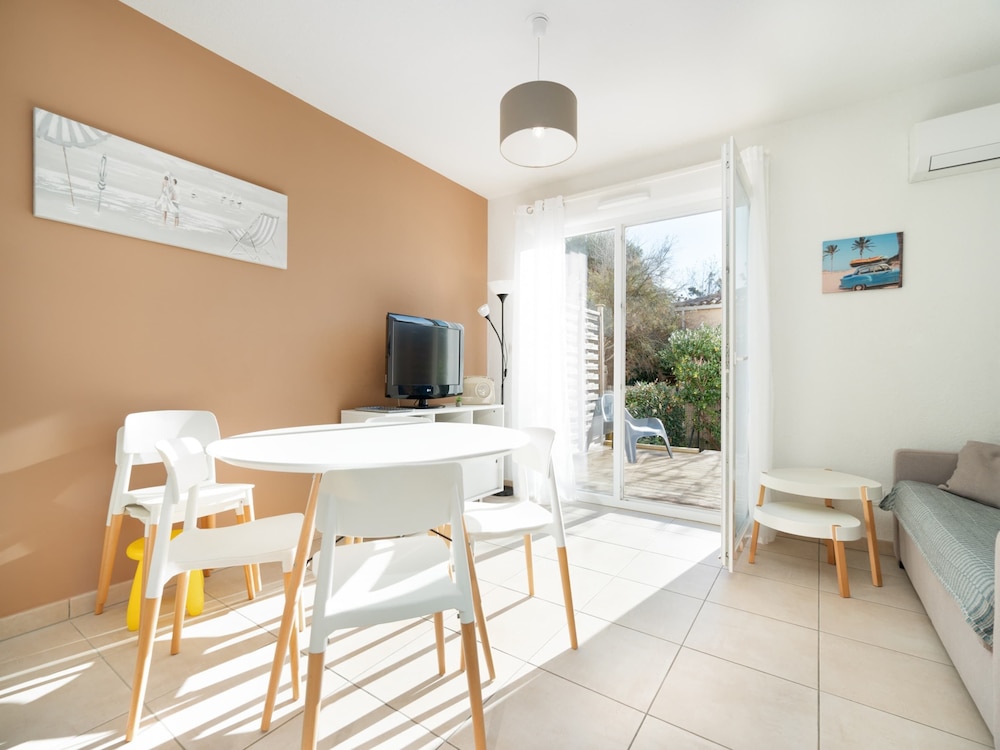 Stylish Stay by Serignan Sea — hotel in Serignan
