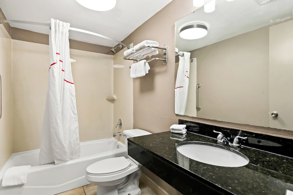 Red Roof Inn & Suites Duncan - photo 28