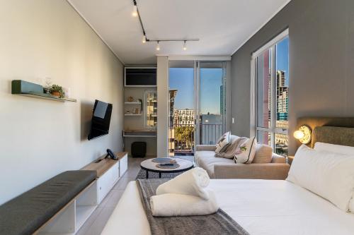 The Rose606: Modern Studio Aprt with Rooftop Pool