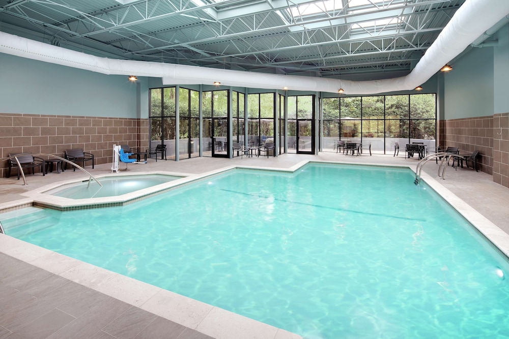 Embassy Suites by Hilton Atlanta Perimeter Center - photo 27