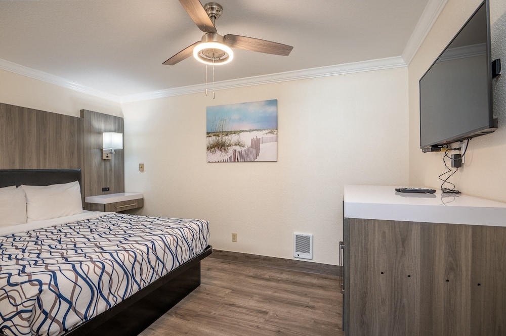Sailor Jack's Oceanfront Inn - photo 19